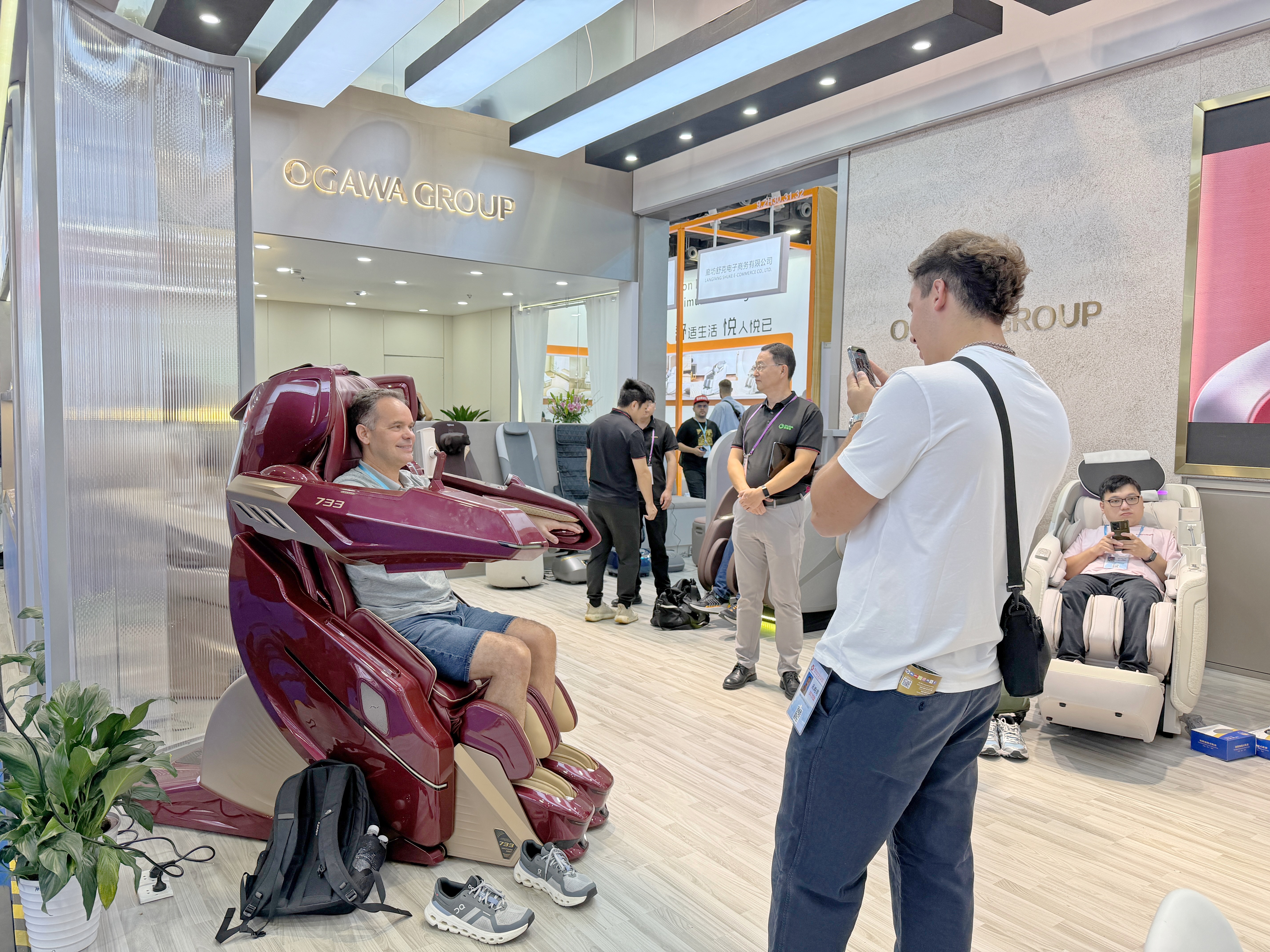 創(chuàng)新按摩“機(jī)器人”，奧佳華亮相廣交會(huì)領(lǐng)航智能健康新體驗(yàn)